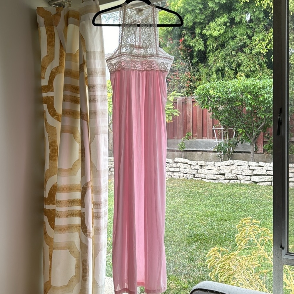 Vintage 1960’s Pink and White Nightgown